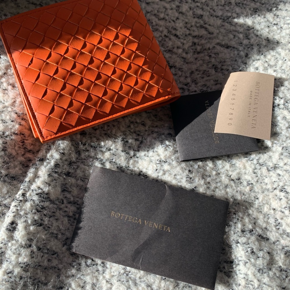 NWT Bottega Veneta Classic Introciato Calf Leather Men's Bifold Wallet Orange - Picture 3 of 7